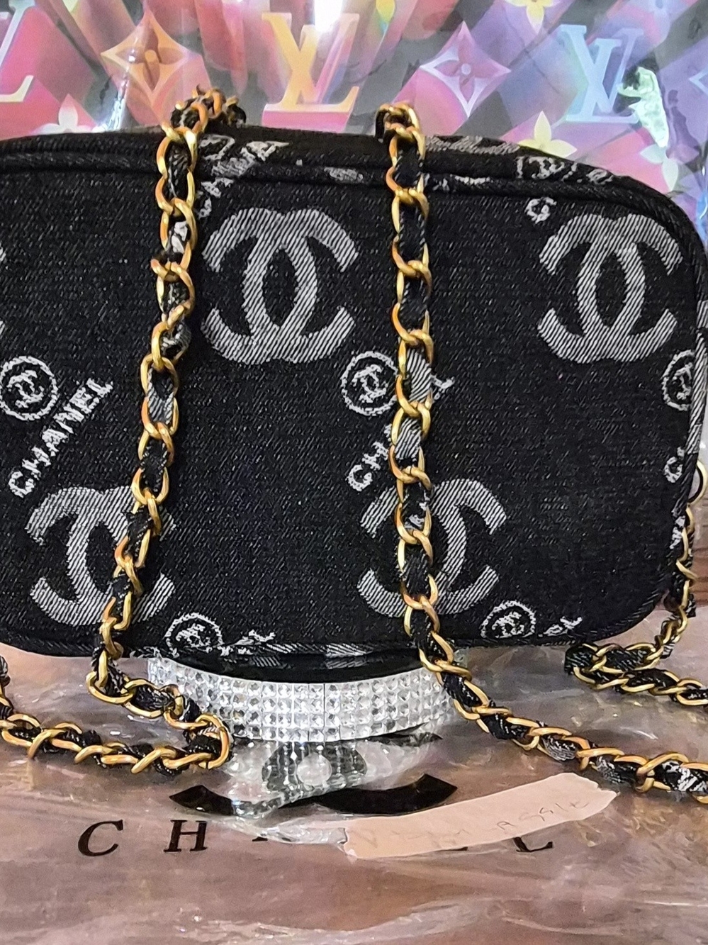 🍾Black and White Logo Denim Crossbody with Gold Chain Strap🔥